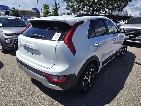 Used 2024 Kia Niro EX FWD image 17