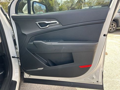 Used 2023 Kia Sportage LX image 25