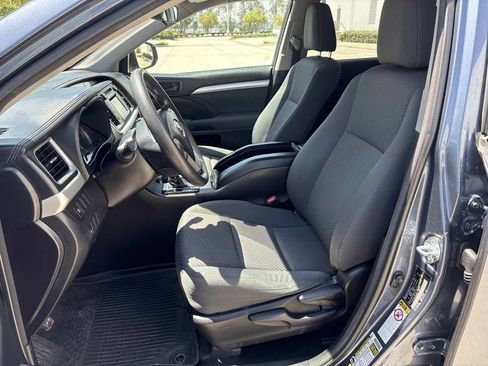 Used 2018 Toyota Highlander LE FWD image 22