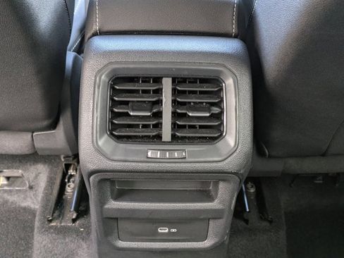 Used 2024 Volkswagen Taos SE image 18