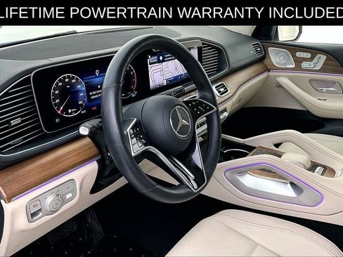 Used 2025 Mercedes-Benz GLS 450 4MATIC image 17