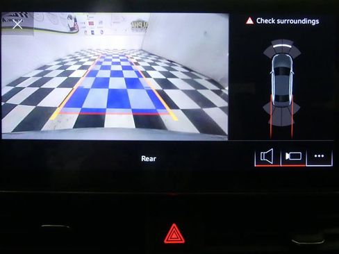 Used 2023 Audi A4 2.0T Premium w/ Convenience Package image 9