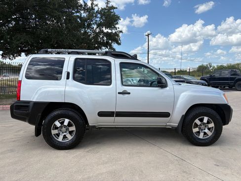 Used 2011 Nissan Xterra PRO-4X AWD/4WD image 2