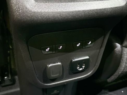 Used 2018 Chevrolet Equinox Premier image 25