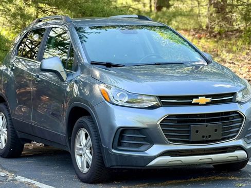 Used 2019 Chevrolet Trax LT w/ LT Convenience Package AWD/4WD image 4