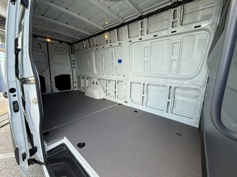 New 2024 Mercedes-Benz eSprinter 170 Cargo image 24