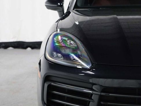 Used 2022 Porsche Cayenne image 15