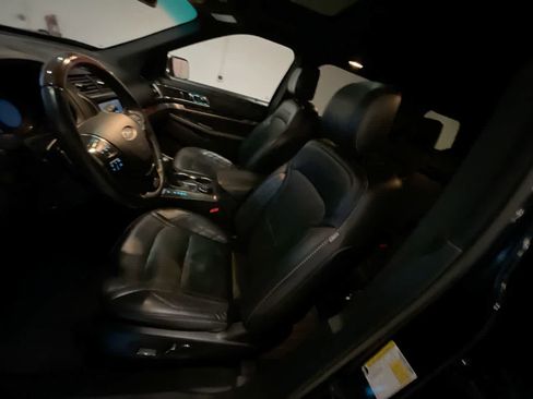 Used 2017 Ford Explorer Platinum image 11