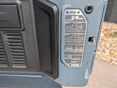 Used 2025 Jeep Wrangler Unlimited Rubicon AWD/4WD image 23