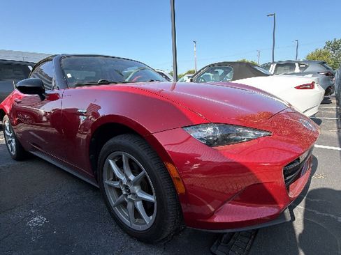 Used 2017 MAZDA MX-5 Miata Sport RWD image 2