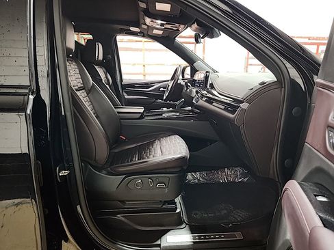 Used 2023 Cadillac Escalade ESV Sport Platinum w/ LPO, ONYX Package image 8