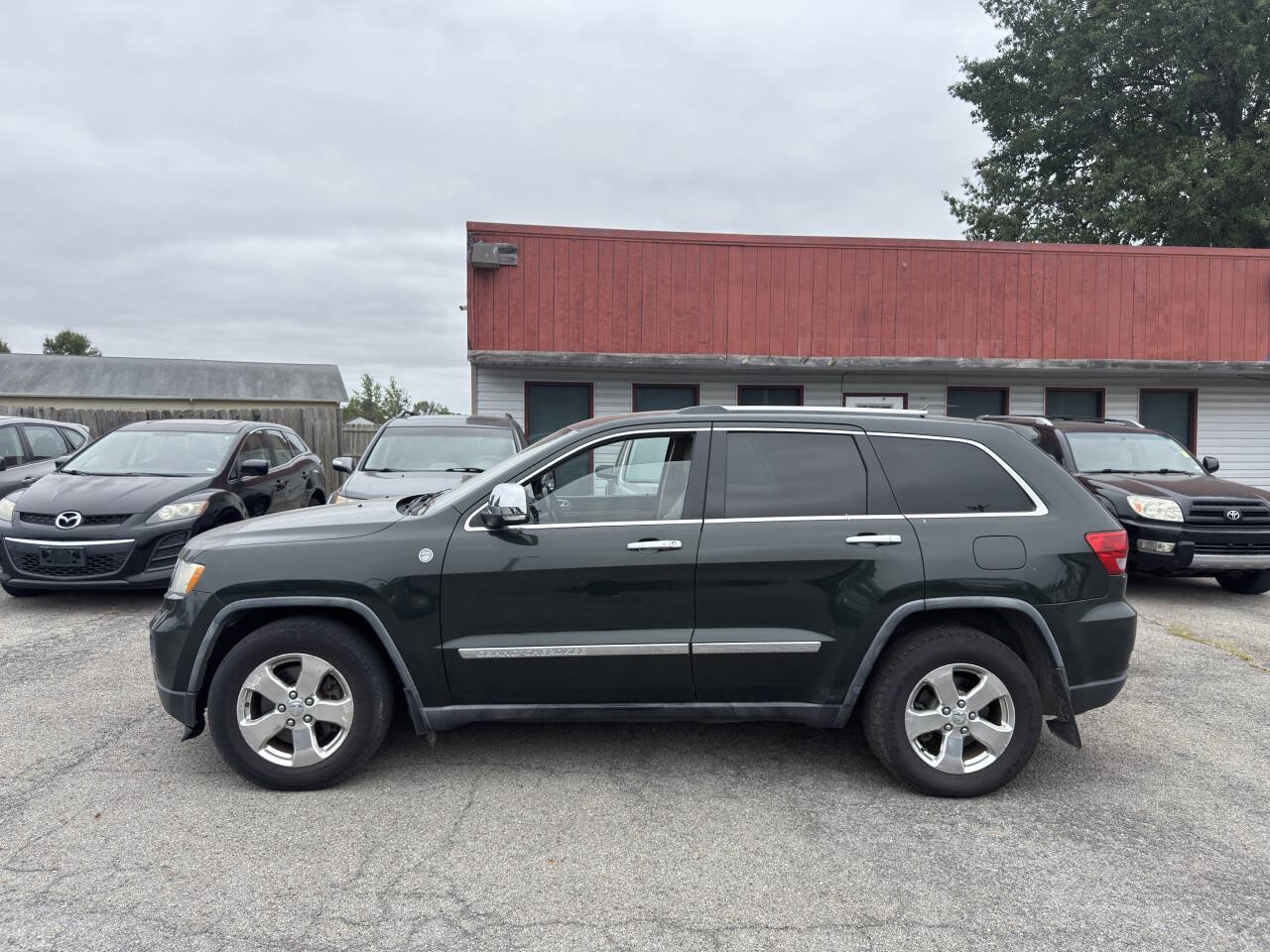Used 2011 Jeep Grand Cherokee Limited w/ Trailer Tow Group IV AWD/4WD image 3