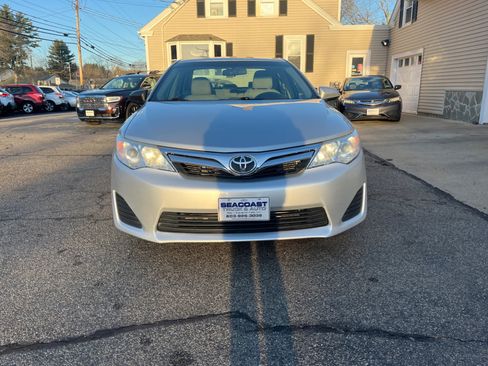 Used 2014 Toyota Camry SE image 2