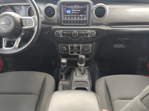 Used 2019 Jeep Wrangler Unlimited Sahara AWD/4WD image 14
