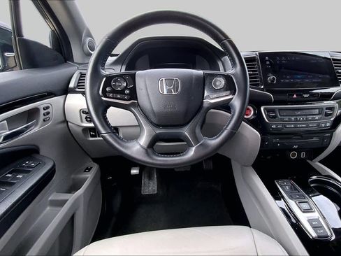 Used 2021 Honda Pilot Touring image 6