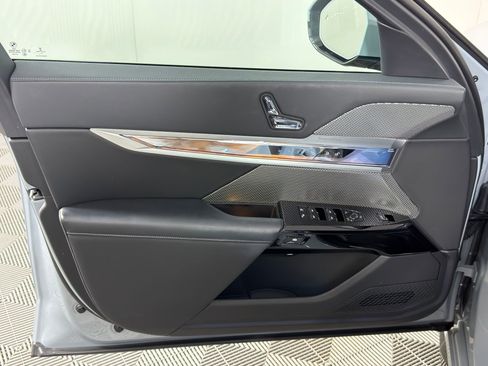 Certified 2023 BMW 740i w/ Parking Assistance Package image 19