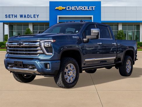 Used 2025 Chevrolet Silverado 2500 High Country w/ High Country Premium Package image 3