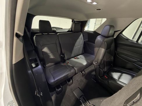 Used 2020 Chevrolet Traverse RS FWD image 18