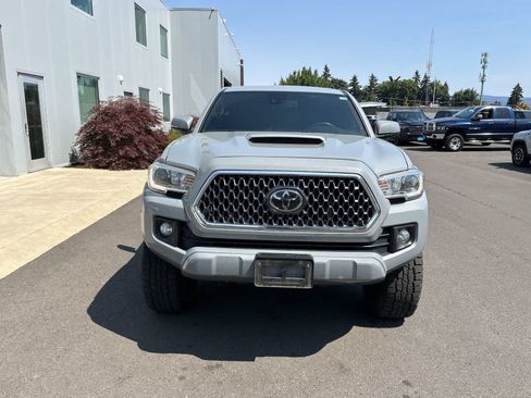 Used 2019 Toyota Tacoma TRD Sport AWD/4WD image 8