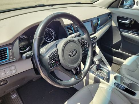 Used 2019 Kia Niro Touring FWD image 21