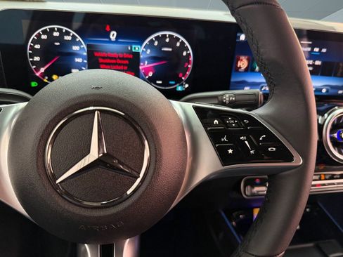 New 2026 Mercedes-Benz GLB 250 image 25