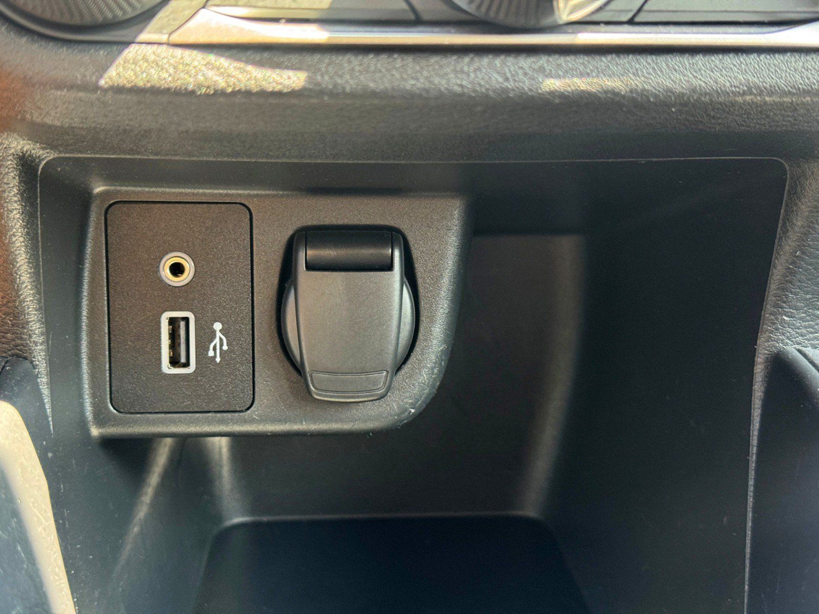 Used 2021 Nissan Versa S FWD image 25