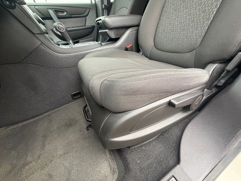 Used 2015 GMC Acadia SLE image 21