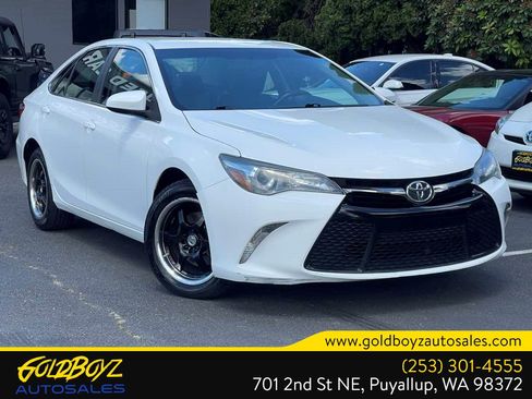 Used 2015 Toyota Camry SE FWD image 1