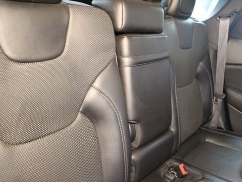 Used 2019 Jeep Cherokee Limited AWD/4WD image 13