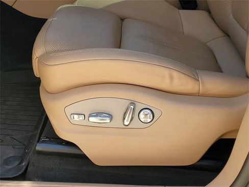 Used 2024 Porsche Macan image 18