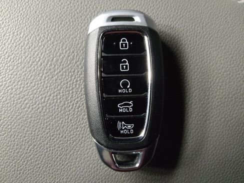 Used 2023 Hyundai Elantra SEL FWD image 32