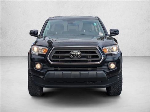 Used 2022 Toyota Tacoma SR5 RWD image 2