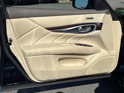 Used 2019 INFINITI Q70 Luxe w/ Proactive Package AWD/4WD image 10