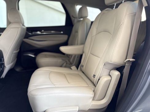 Used 2021 Buick Enclave Essence image 23