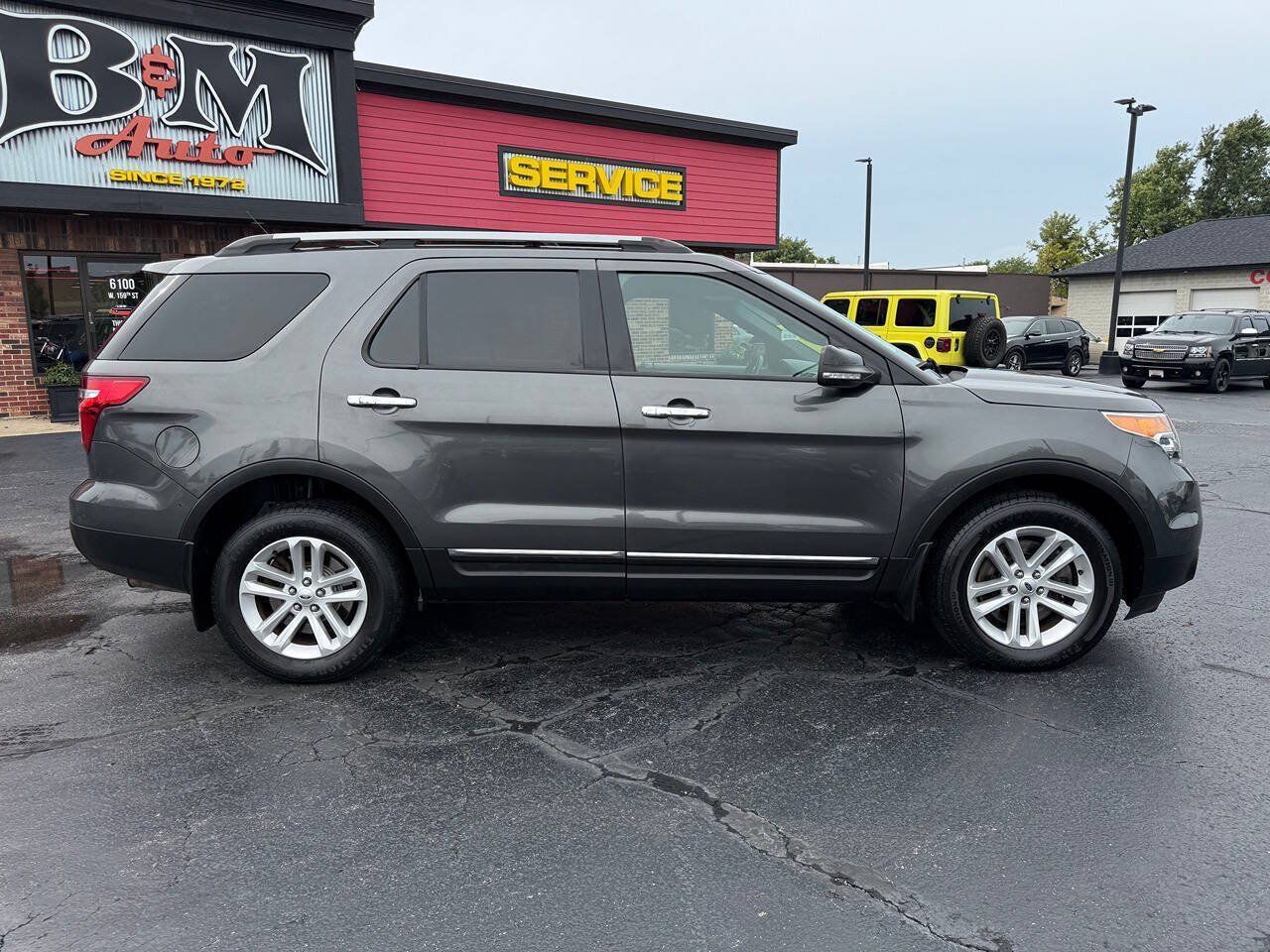 Used 2015 Ford Explorer XLT w/ Equipment Group 202B AWD/4WD image 8