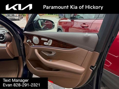 Used 2017 Mercedes-Benz E 300 4MATIC image 6