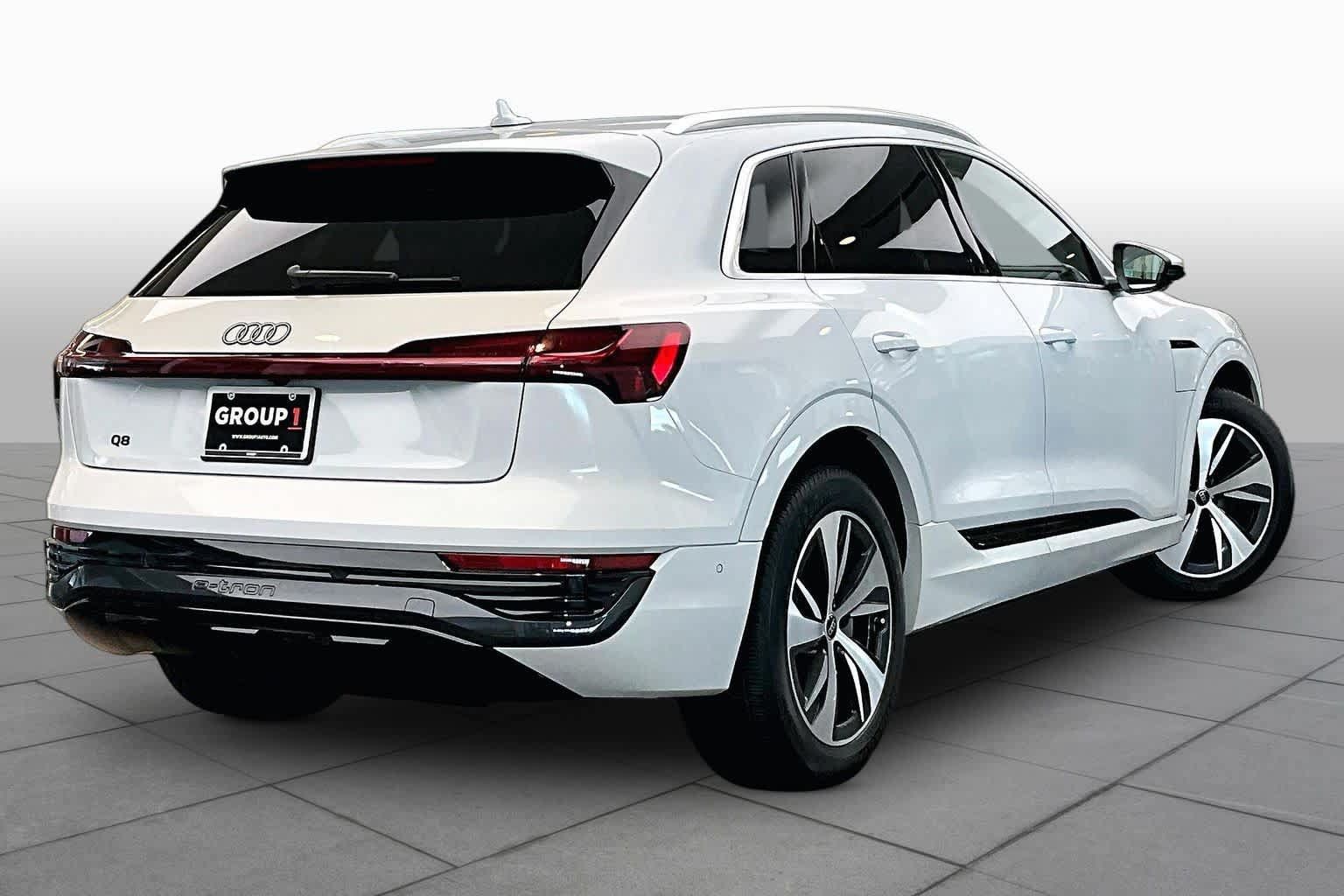 Used 2024 Audi Q8 e-tron Premium Plus w/ Premium Plus Package AWD/4WD image 11