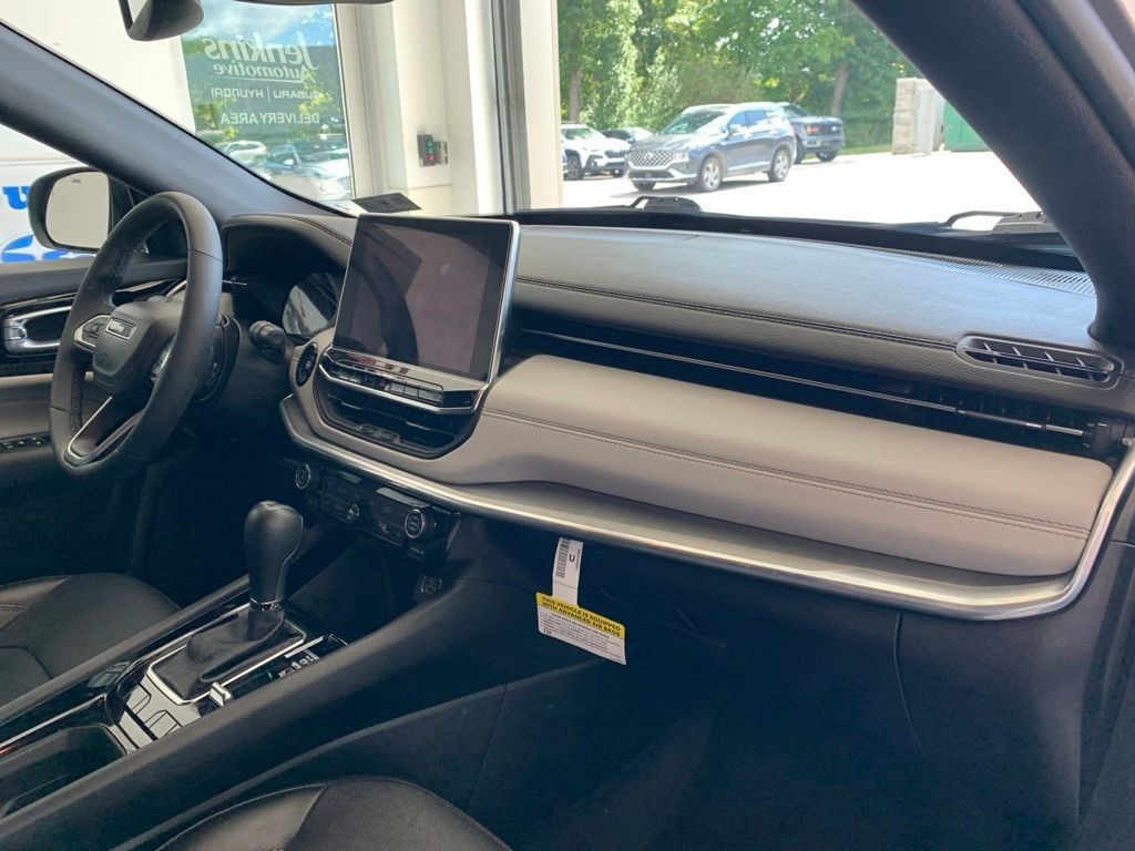 Used 2023 Jeep Compass Limited AWD/4WD image 18