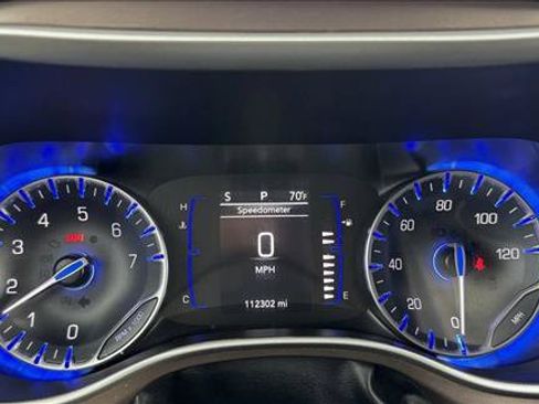 Used 2022 Chrysler Voyager LX FWD image 12