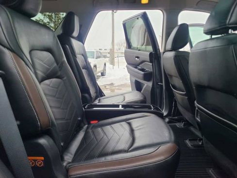 Used 2022 Nissan Pathfinder Platinum w/ Cargo Package image 20