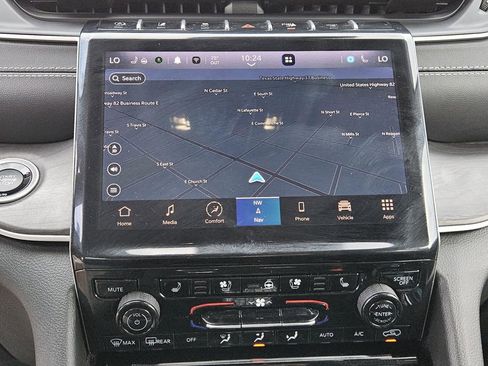 Used 2023 Jeep Grand Cherokee L Limited w/ Luxury Tech Group II image 12