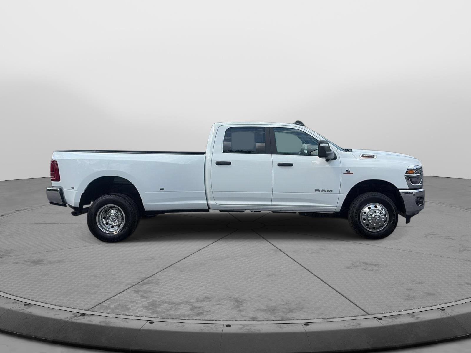 New 2026 RAM 3500 Big Horn AWD/4WD image 4