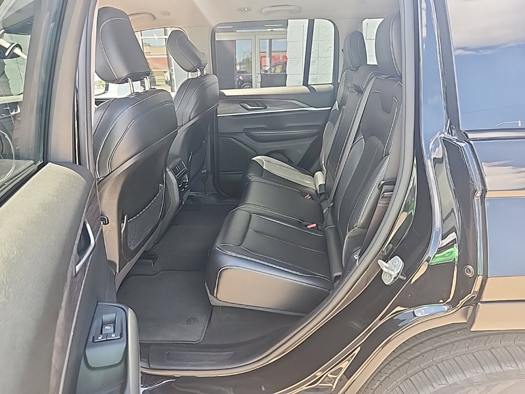 Used 2023 Jeep Grand Cherokee Limited AWD/4WD image 21