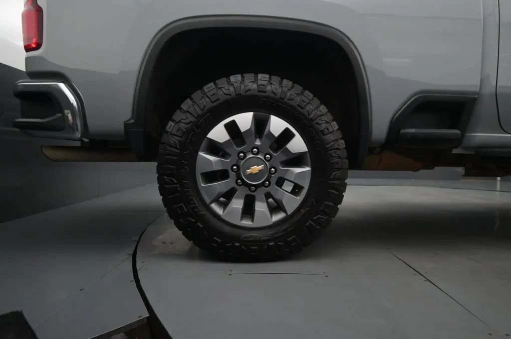 Used 2024 Chevrolet Silverado 2500 LT AWD/4WD image 25