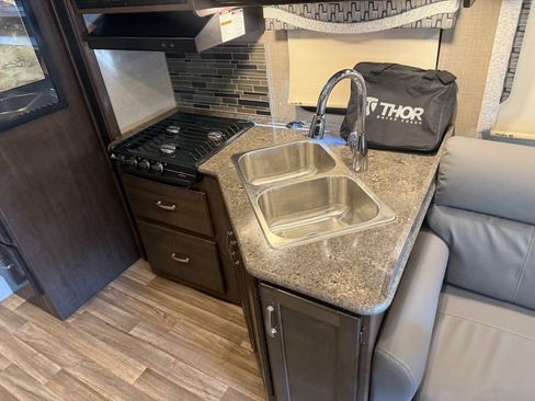 Used 2017 Ford E-450 and Econoline 450 Super Duty w/ Motorhome Prep Package RWD image 40