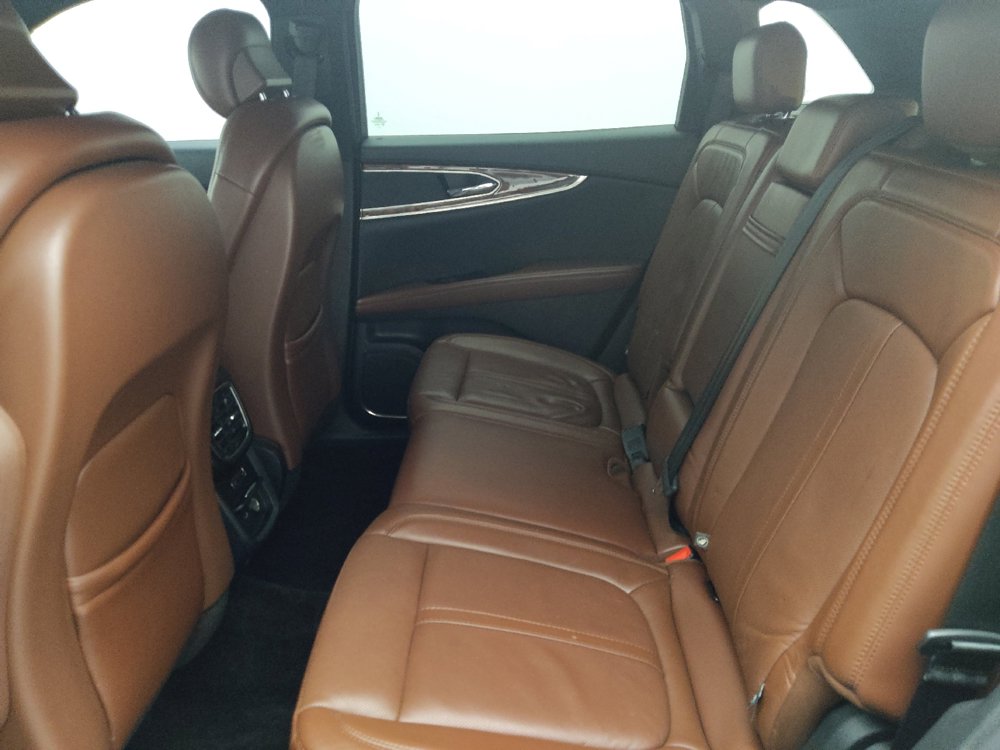 Used 2016 Lincoln MKX Reserve w/ Technology Package FWD image 18