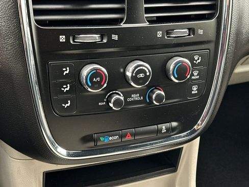 Used 2019 Dodge Grand Caravan SXT FWD image 20