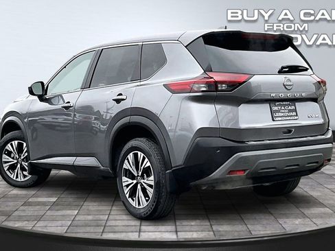 Used 2023 Nissan Rogue SV image 2