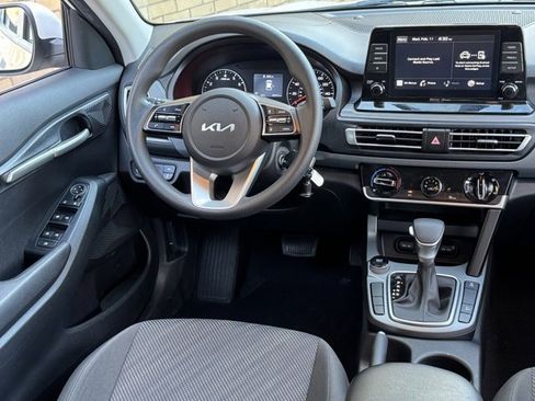 Used 2023 Kia Seltos LX image 12