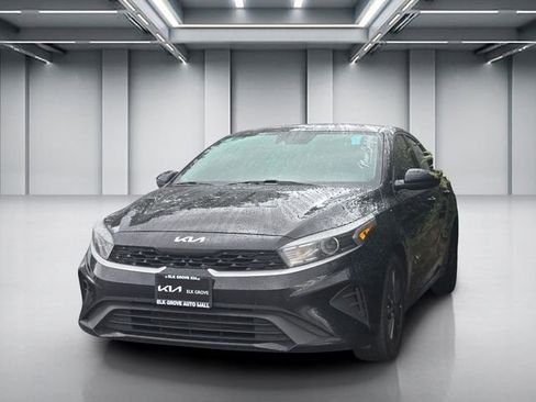 Used 2022 Kia Forte LXS image 3